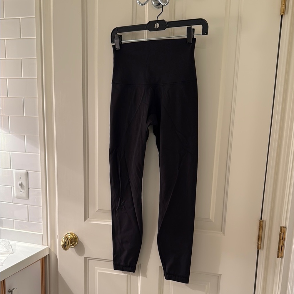 lululemon High-Waisted Black Wunder Under Leggings - size 4